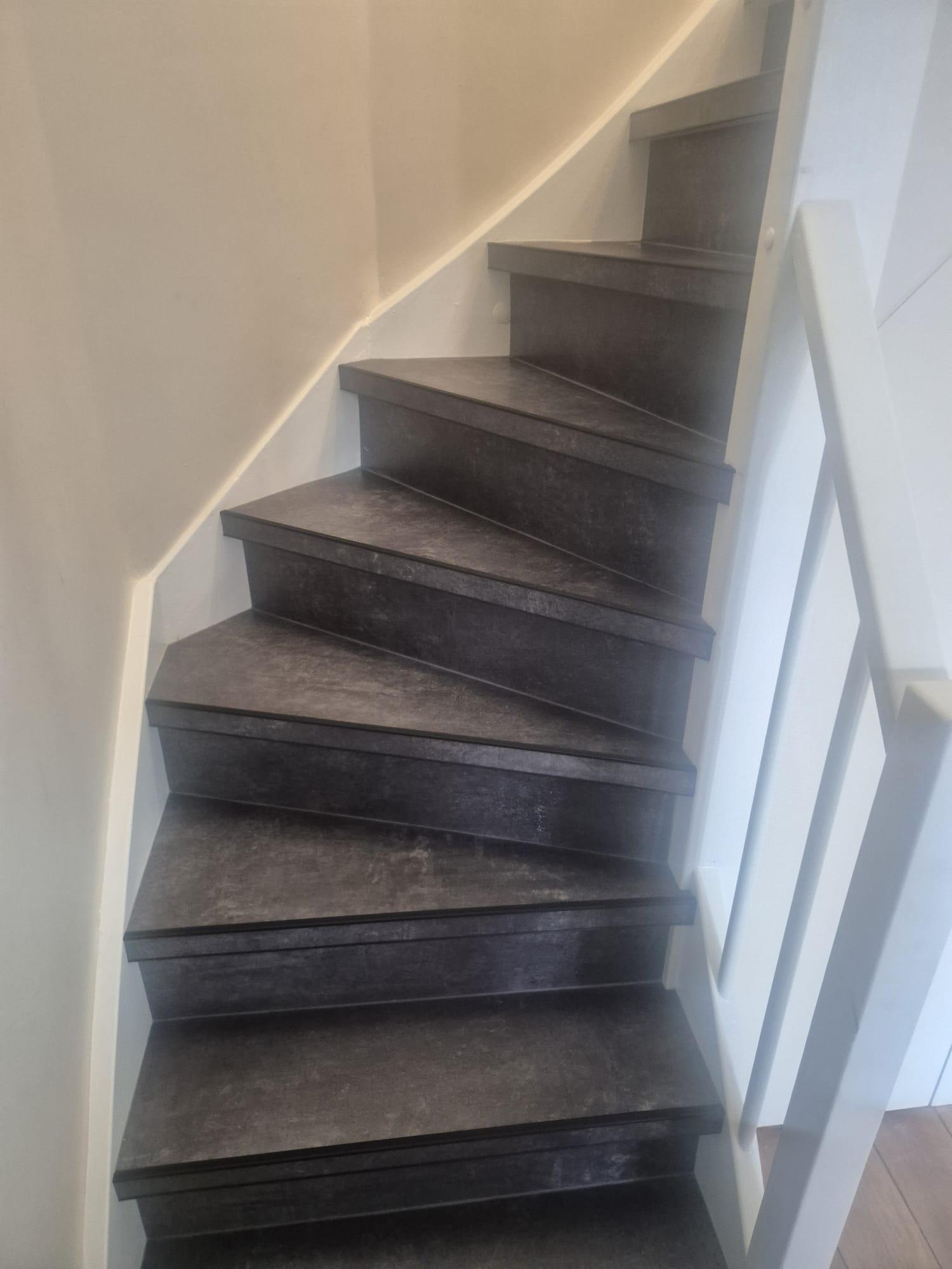 Trap bekleed met donkere pvc treden